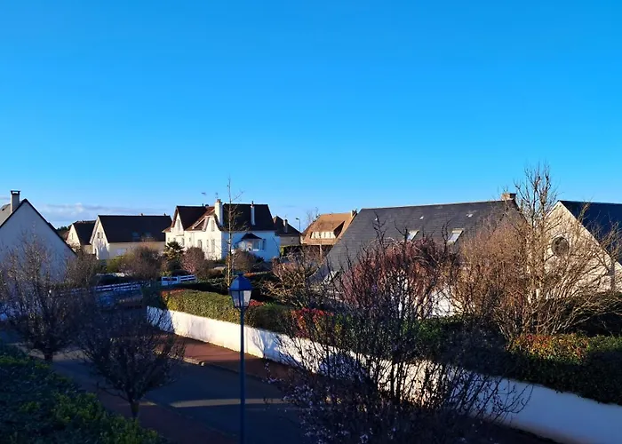 Proche De La à Luc Sur