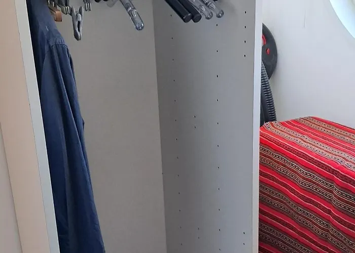 Proche De La à Luc Sur