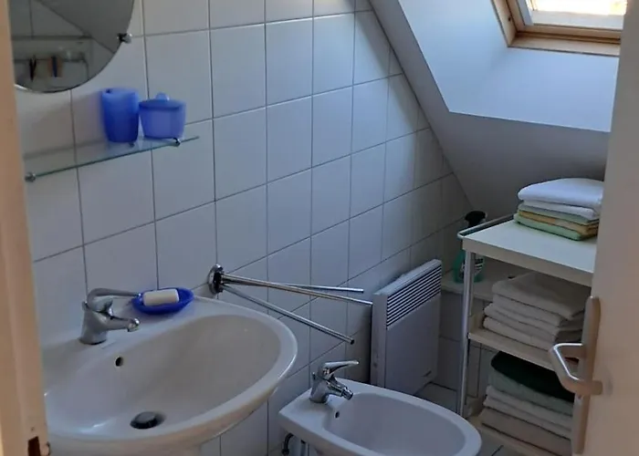 Proche De La A Luc Sur *